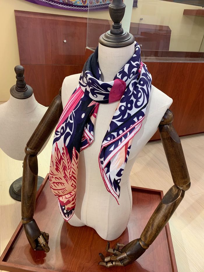 Louis Vuitton Scarf LVS00152